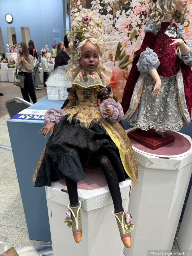 Сегодня первый день выставки кукол в Гостином дворе