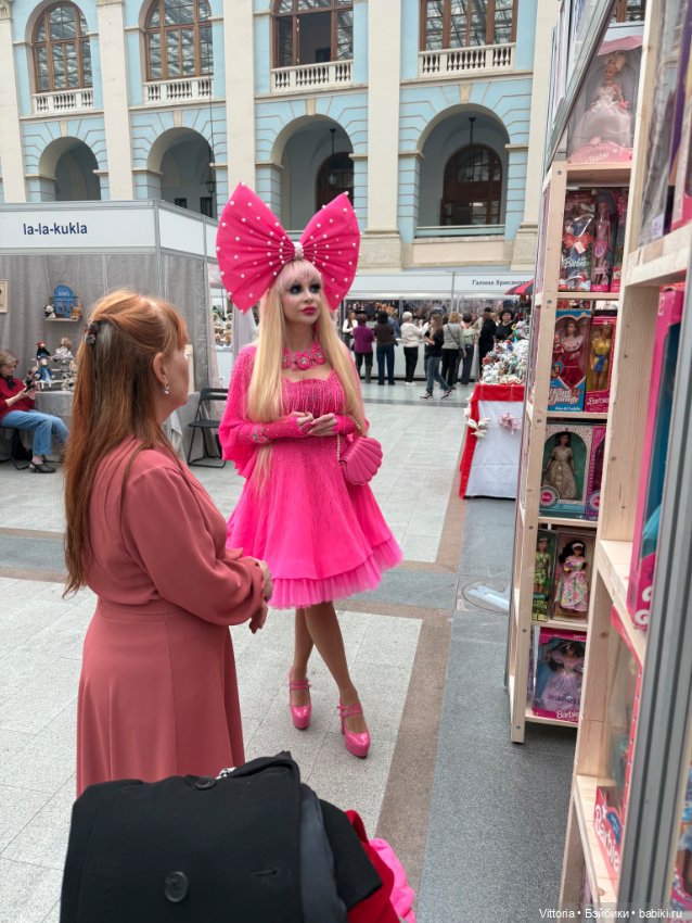 Сегодня первый день выставки кукол в Гостином дворе