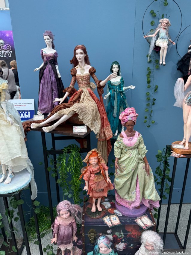 Сегодня первый день выставки кукол в Гостином дворе