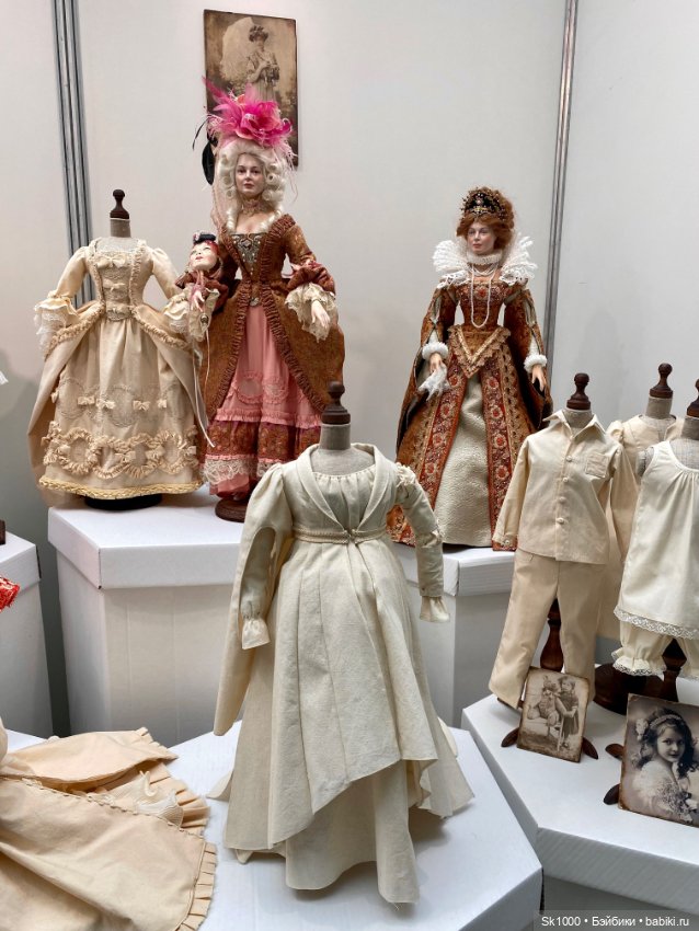 Кукольная компания на кукольной выставке