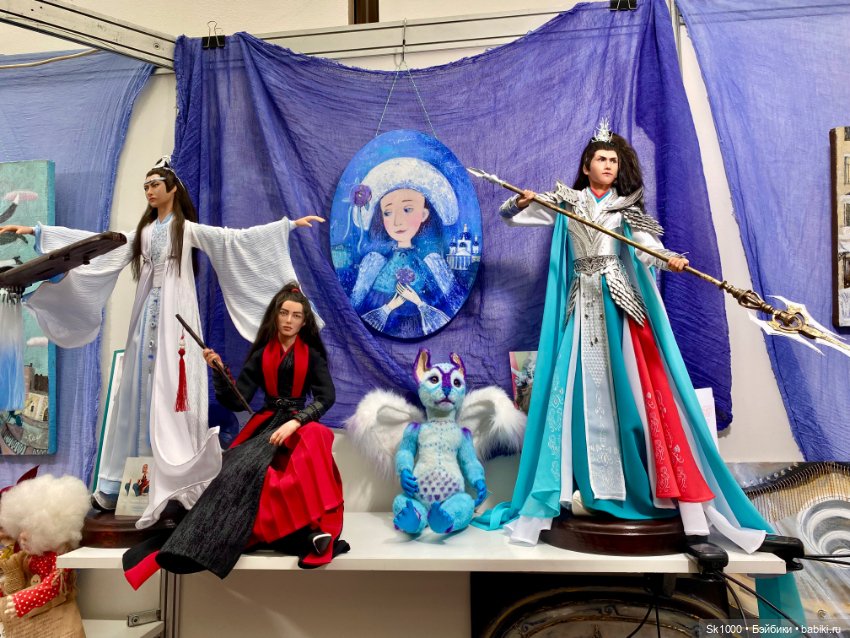 Кукольная компания на кукольной выставке