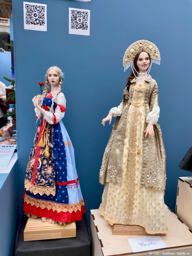 Кукольная компания на кукольной выставке