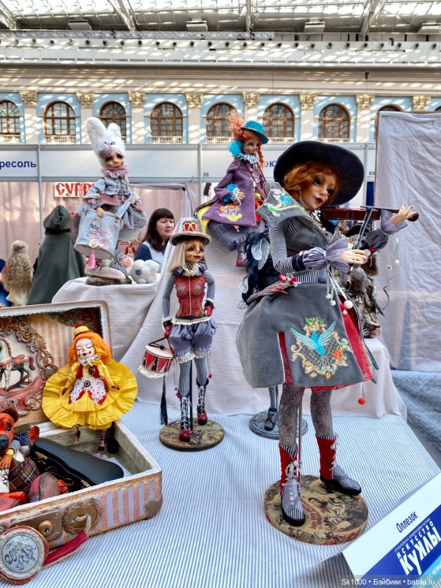 Кукольная компания на кукольной выставке