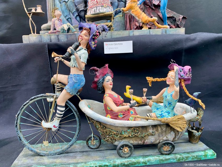 Кукольная компания на кукольной выставке