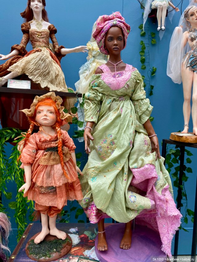 Кукольная компания на кукольной выставке