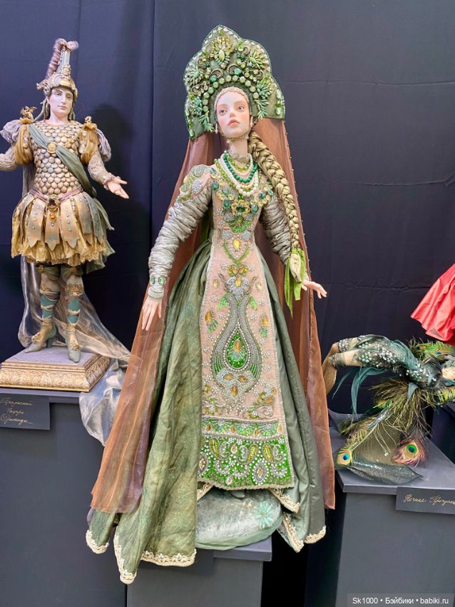 Кукольная компания на кукольной выставке