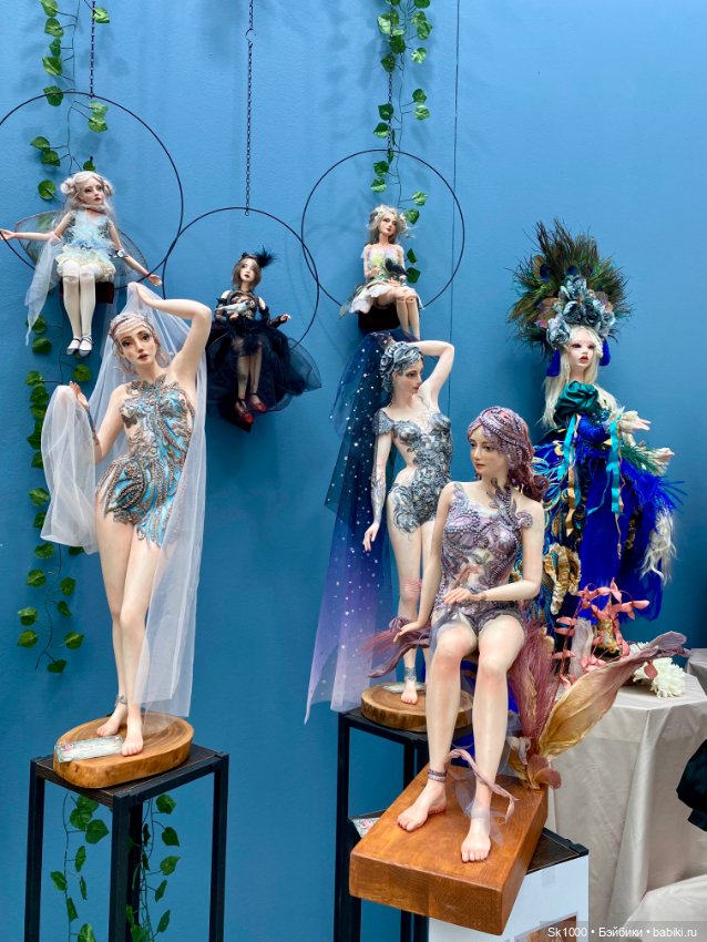 Кукольная компания на кукольной выставке