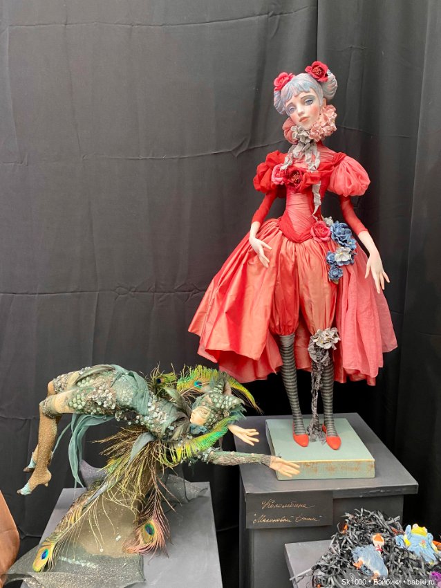 Кукольная компания на кукольной выставке