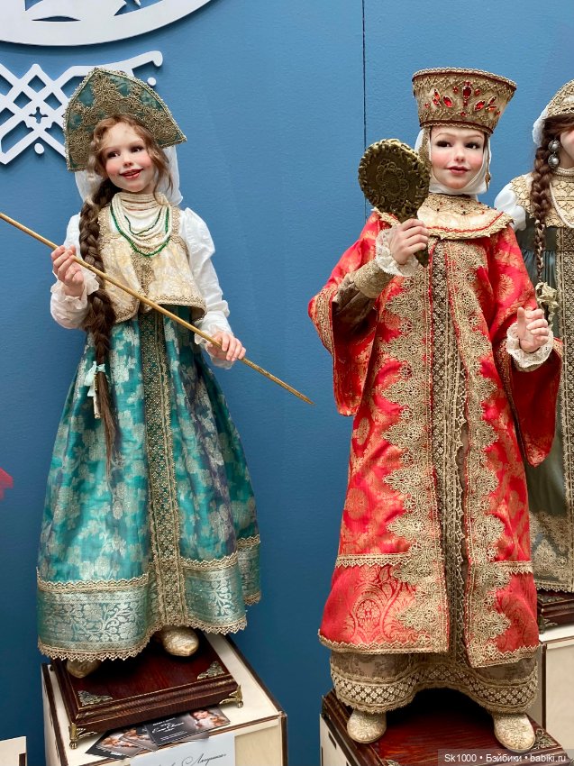 Кукольная компания на кукольной выставке