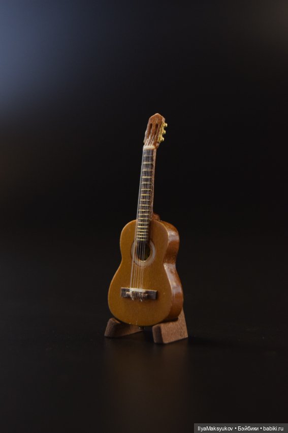 Гитара размером со спичку (фото 3)