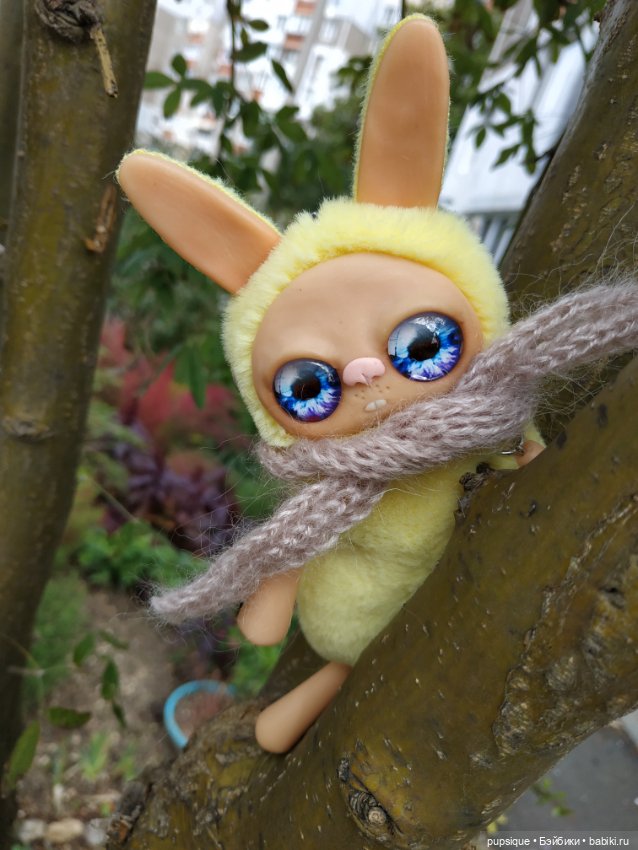 Зайка Лимончик на осенней прогулке