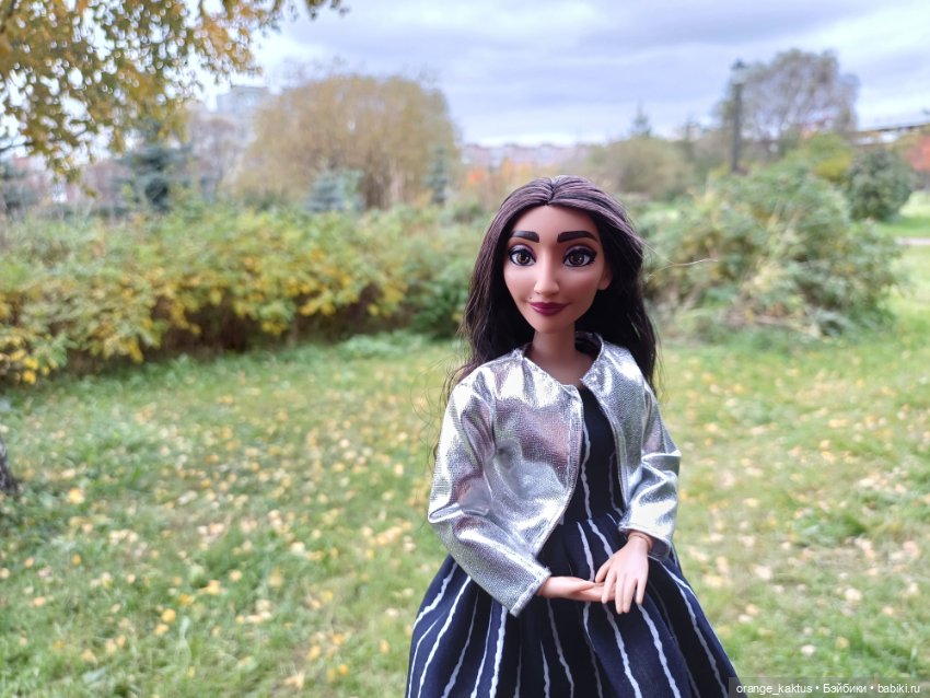 Зулмира в парке — Куклы Disney Animators и Принцессы Диснея: Disney Store (фото 2)