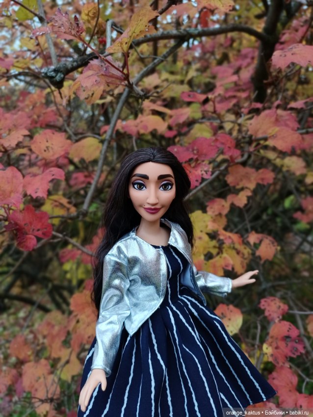 Зулмира в парке — Куклы Disney Animators и Принцессы Диснея: Disney Store (фото 6)