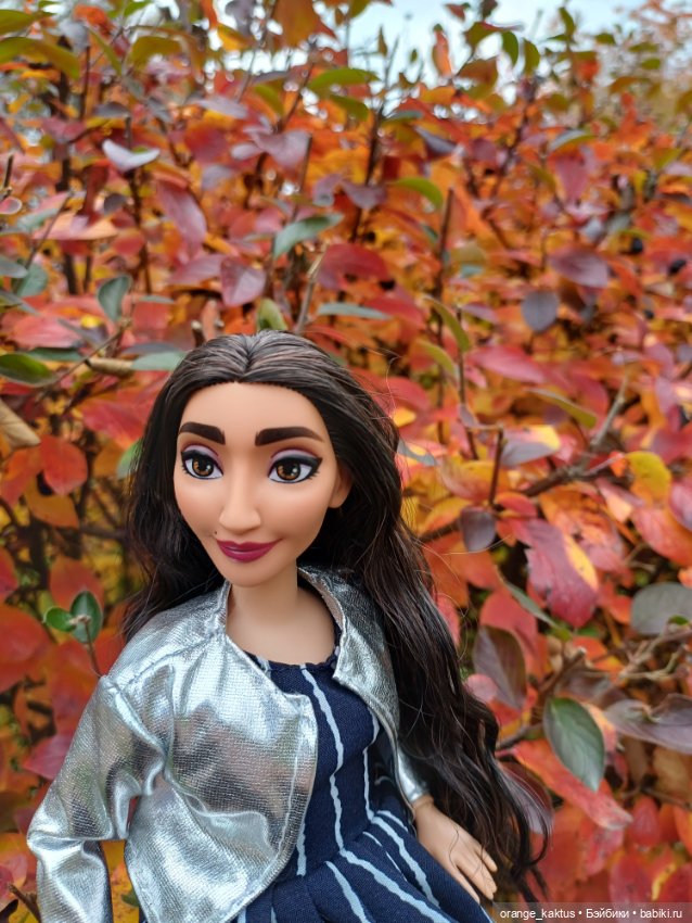 Зулмира в парке — Куклы Disney Animators и Принцессы Диснея: Disney Store