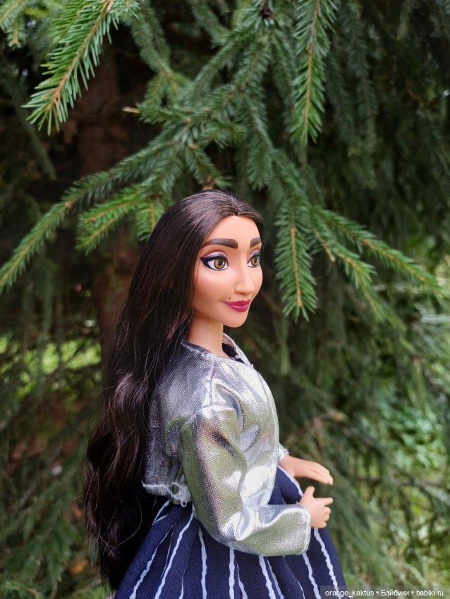 Зулмира в парке — Куклы Disney Animators и Принцессы Диснея: Disney Store