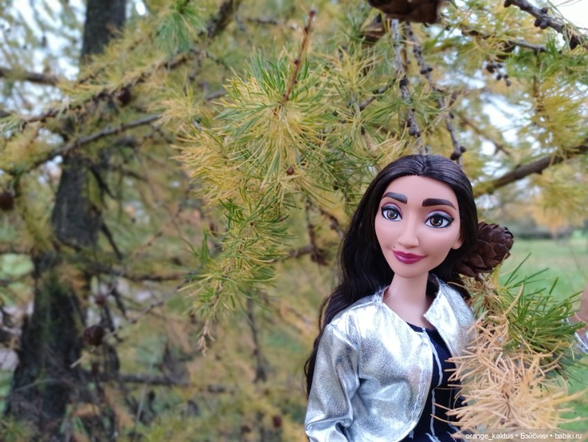 Зулмира в парке — Куклы Disney Animators и Принцессы Диснея: Disney Store