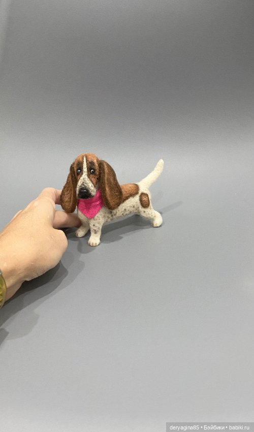 Мультяшный бассет — Валяные игрушки из шерсти: сухое валяние (фото 2)