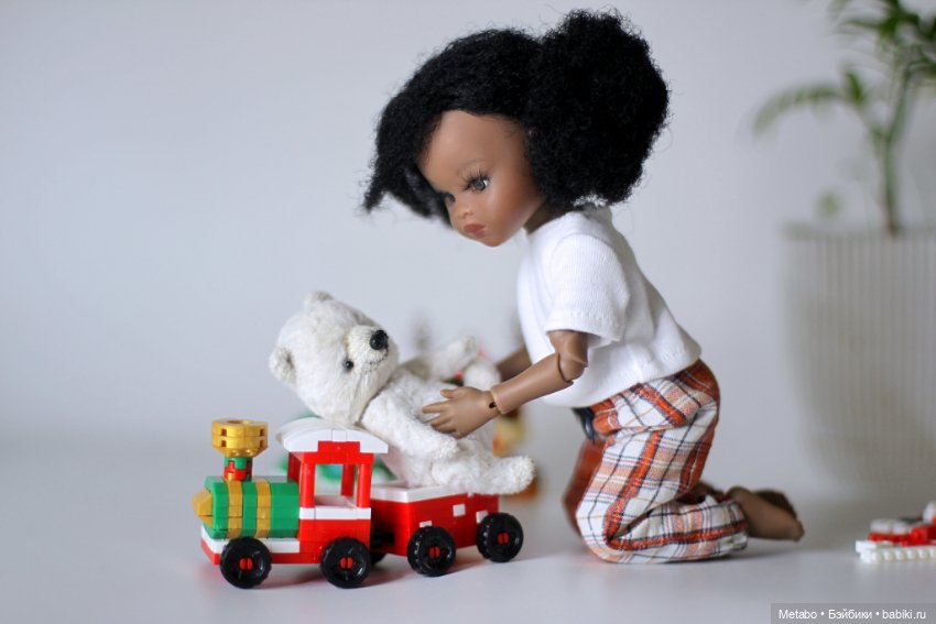 Мелкая. Конструктор. И медведь