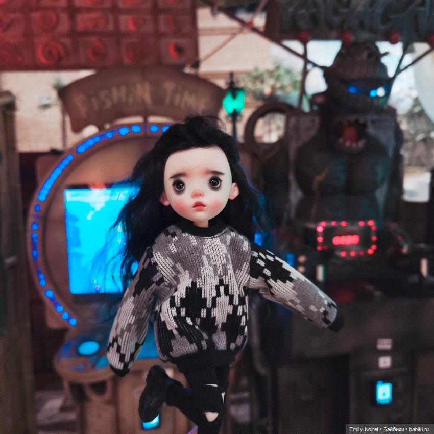 Детишки в парке аттракционов