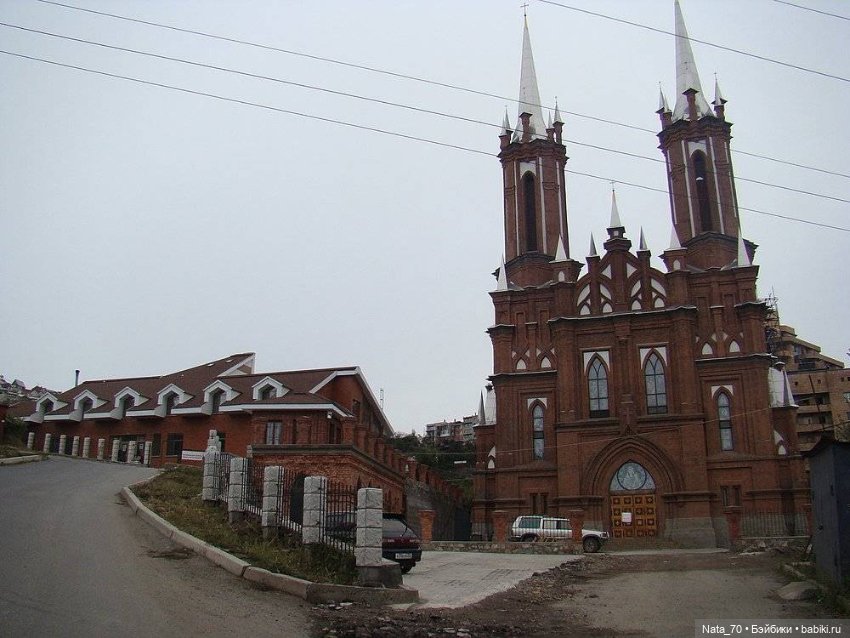 Владивосток. Архитектура. Католический храм Пресвятой Богородицы (фото 6)