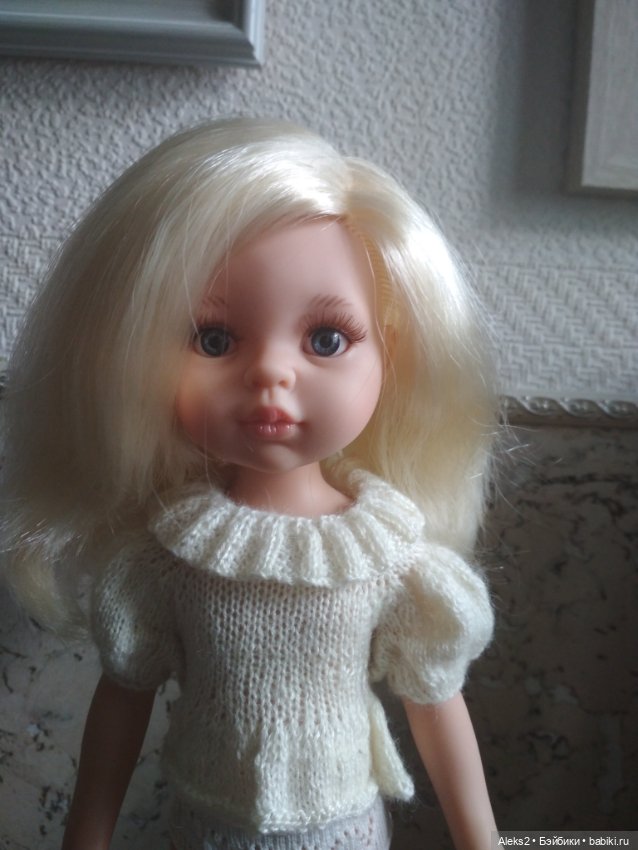 Вязанная одежда для куклы Клаудии Paola Reina