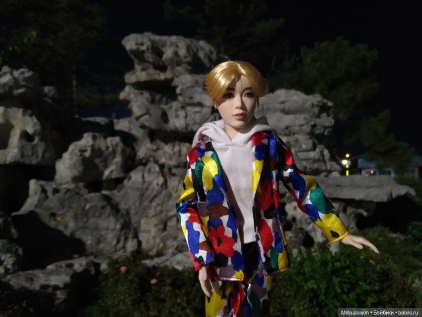 Вечерняя прогулка Сок Чжина