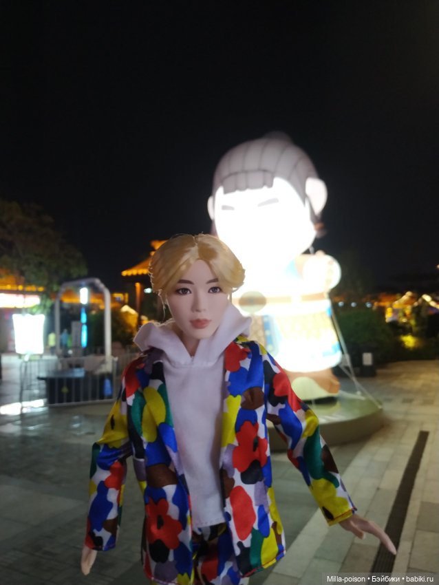 Вечерняя прогулка Сок Чжина