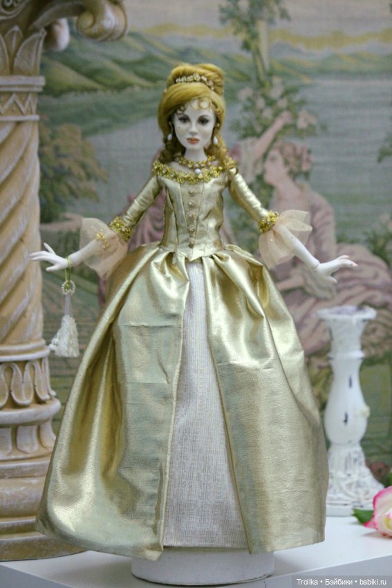 Анжелика в золотом платье (фото 3)
