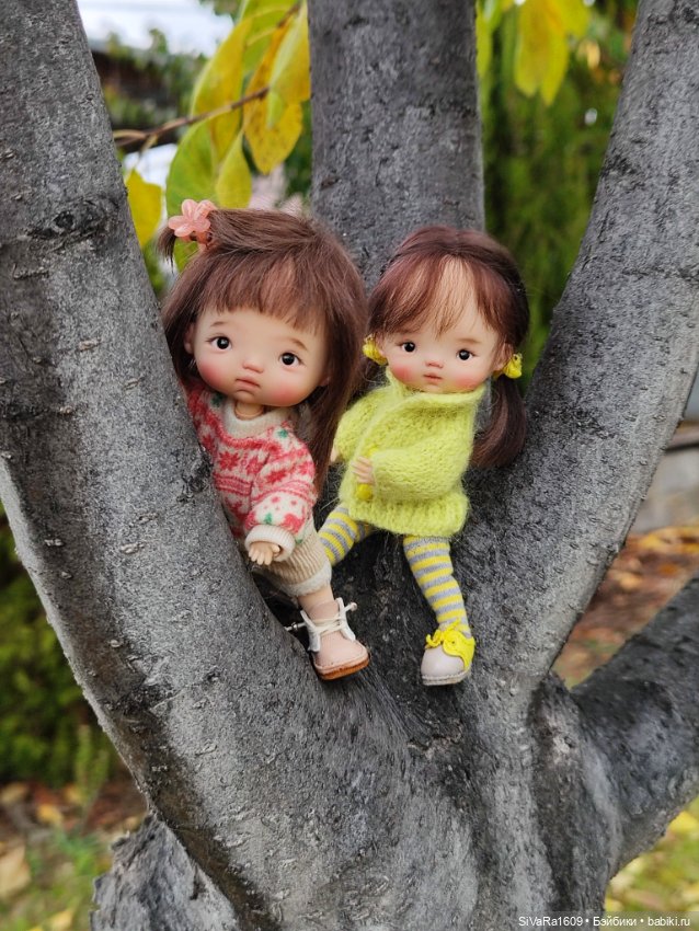 Юмико и Аяночка на прогулке