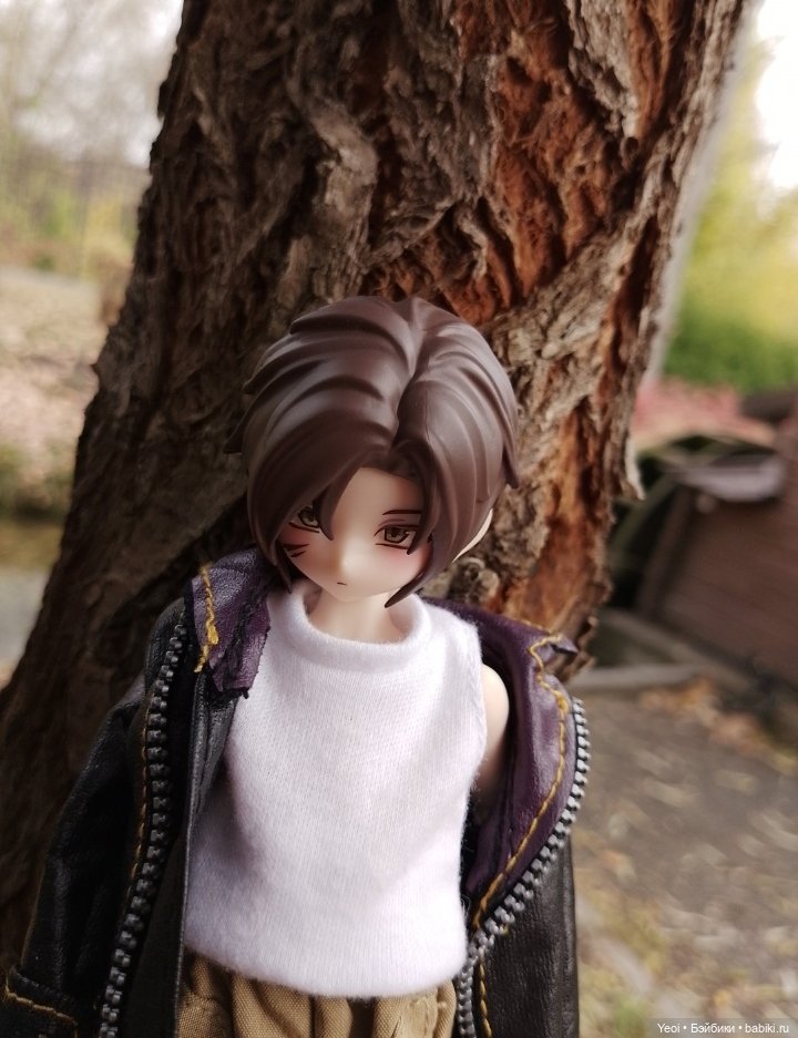 Новенький Зак на прогулке в парке с друзьями)