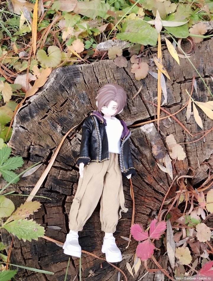 Новенький Зак на прогулке в парке с друзьями)