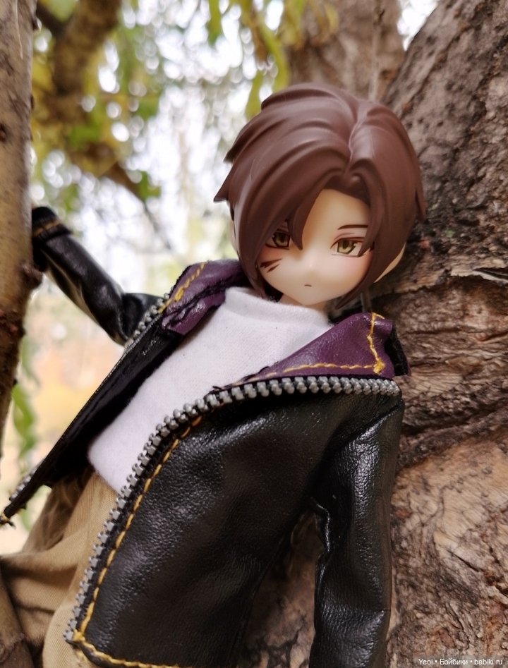 Новенький Зак на прогулке в парке с друзьями)