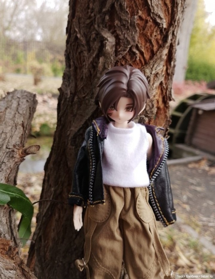 Новенький Зак на прогулке в парке с друзьями)