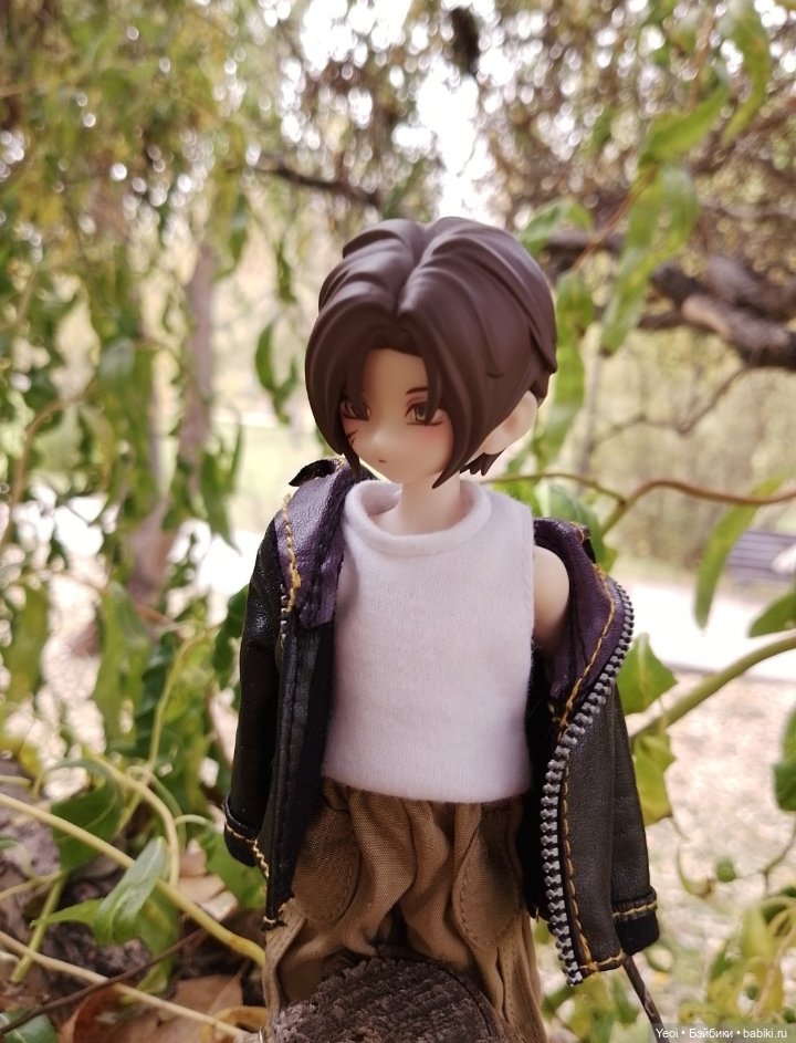 Новенький Зак на прогулке в парке с друзьями)