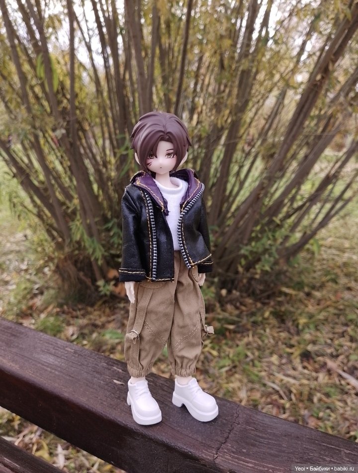 Новенький Зак на прогулке в парке с друзьями)