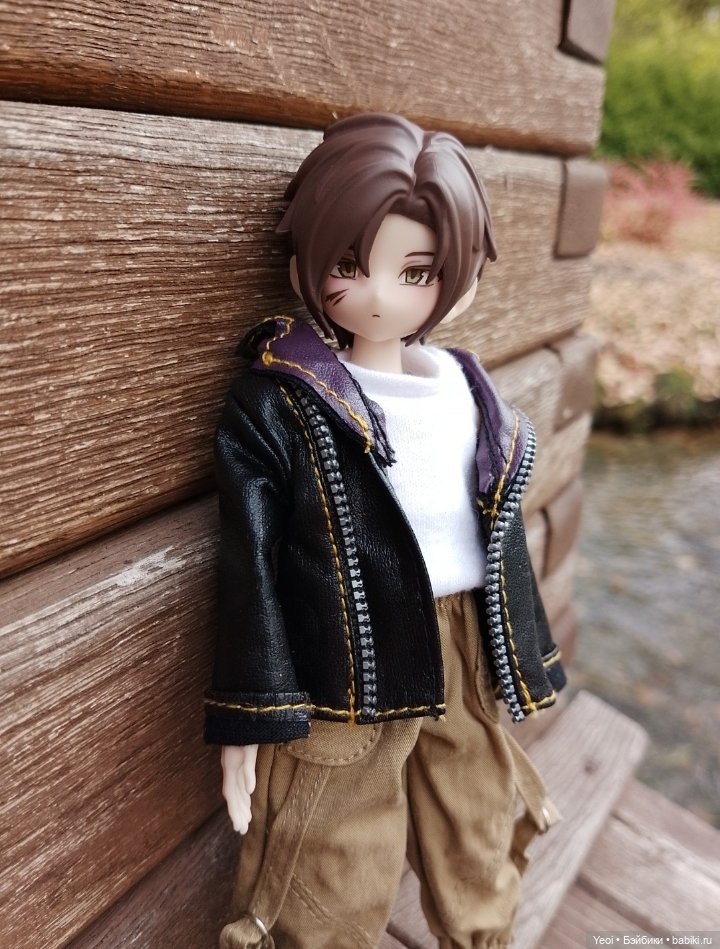 Новенький Зак на прогулке в парке с друзьями)