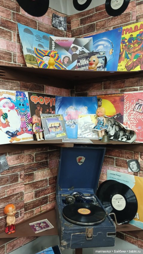 Музей СССР в селе Лядины. Много куколок)))