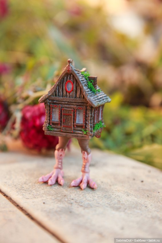 Куроножка и котики — Игрушки в смешанной технике (мех и глина): Арт