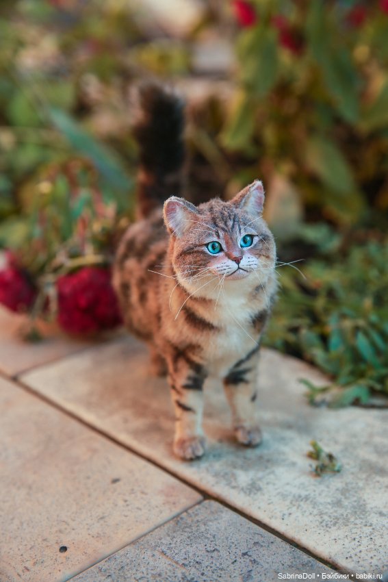 Куроножка и котики — Игрушки в смешанной технике (мех и глина): Арт