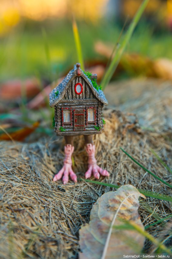 Куроножка и котики — Игрушки в смешанной технике (мех и глина): Арт