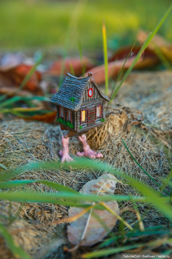 Куроножка и котики — Игрушки в смешанной технике (мех и глина): Арт