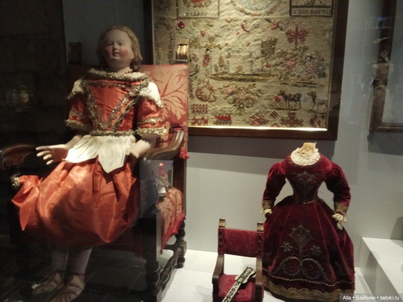 Музей кукол и игрушек - замок Рокка ди Анджера