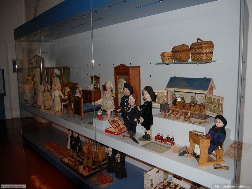Музей кукол и игрушек - замок Рокка ди Анджера