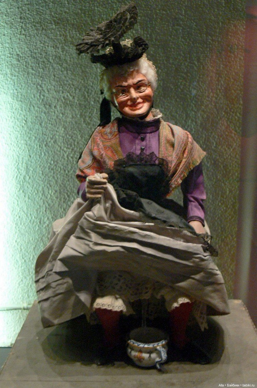 Музей кукол и игрушек - замок Рокка ди Анджера