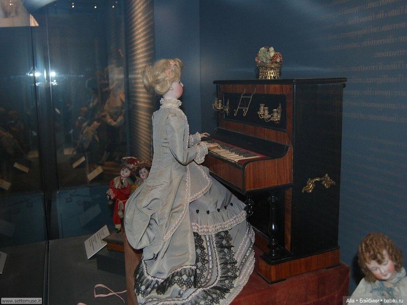 Музей кукол и игрушек - замок Рокка ди Анджера