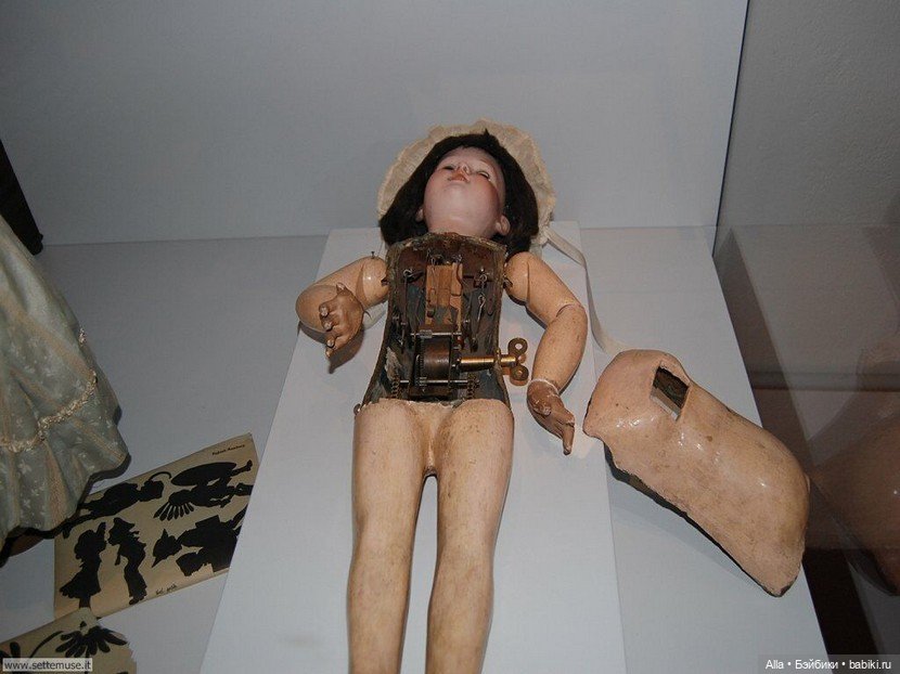 Музей кукол и игрушек - замок Рокка ди Анджера