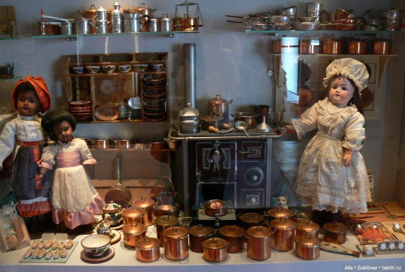 Музей кукол и игрушек - замок Рокка ди Анджера