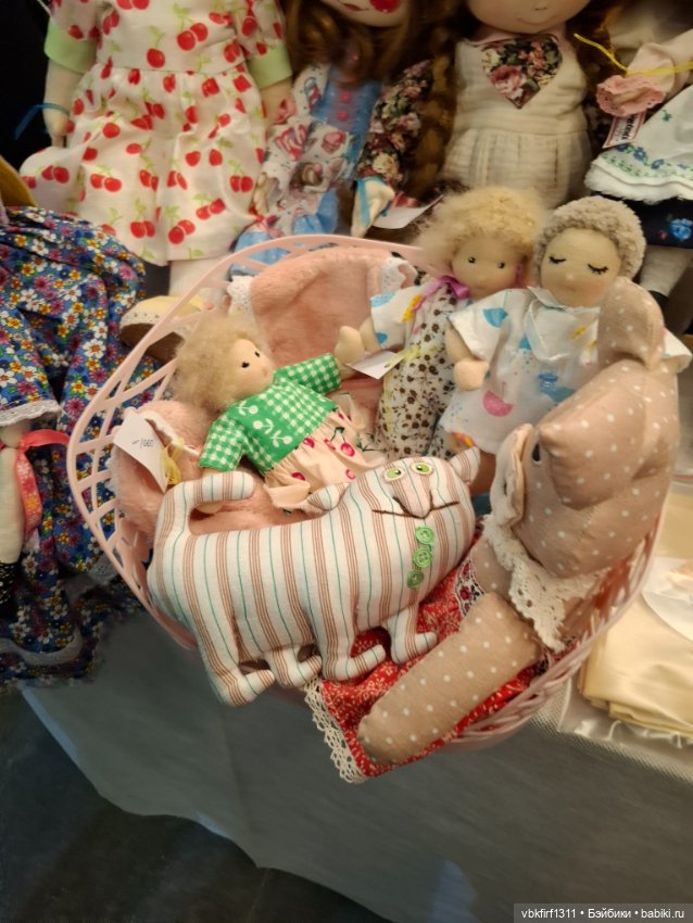 Мишка с куклою — Выставки кукол и мишек Тедди: фоторепортажи