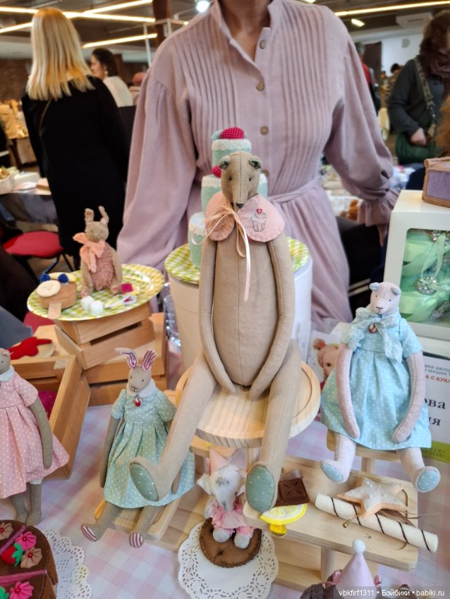 Мишка с куклою — Выставки кукол и мишек Тедди: фоторепортажи (фото 9)