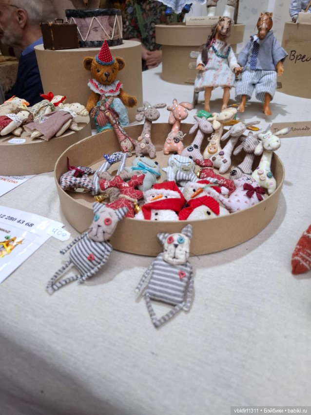 Мишка с куклою — Выставки кукол и мишек Тедди: фоторепортажи